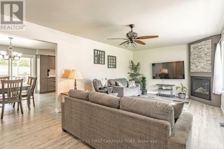 10211 LAKEVIEW AVENUE, Lambton Shores (grand Bend), Ontario N0M 1T0, Canada