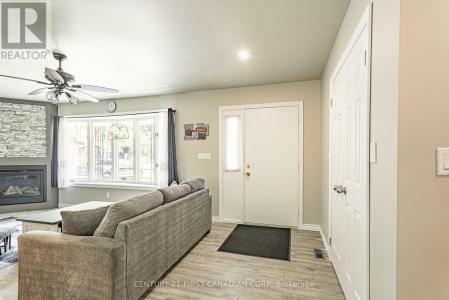 10211 LAKEVIEW AVENUE, Lambton Shores (grand Bend), Ontario N0M 1T0, Canada