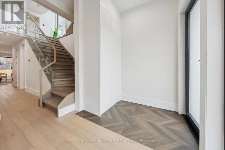 257 ROBINA AVENUE EAST, Toronto (oakwood Village), オンタリオ M6C 3Y9, カナダ