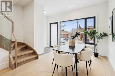 257 ROBINA AVENUE EAST, Toronto (oakwood Village), オンタリオ M6C 3Y9, カナダ