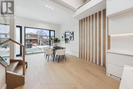257 ROBINA AVENUE EAST, Toronto (oakwood Village), オンタリオ M6C 3Y9, カナダ