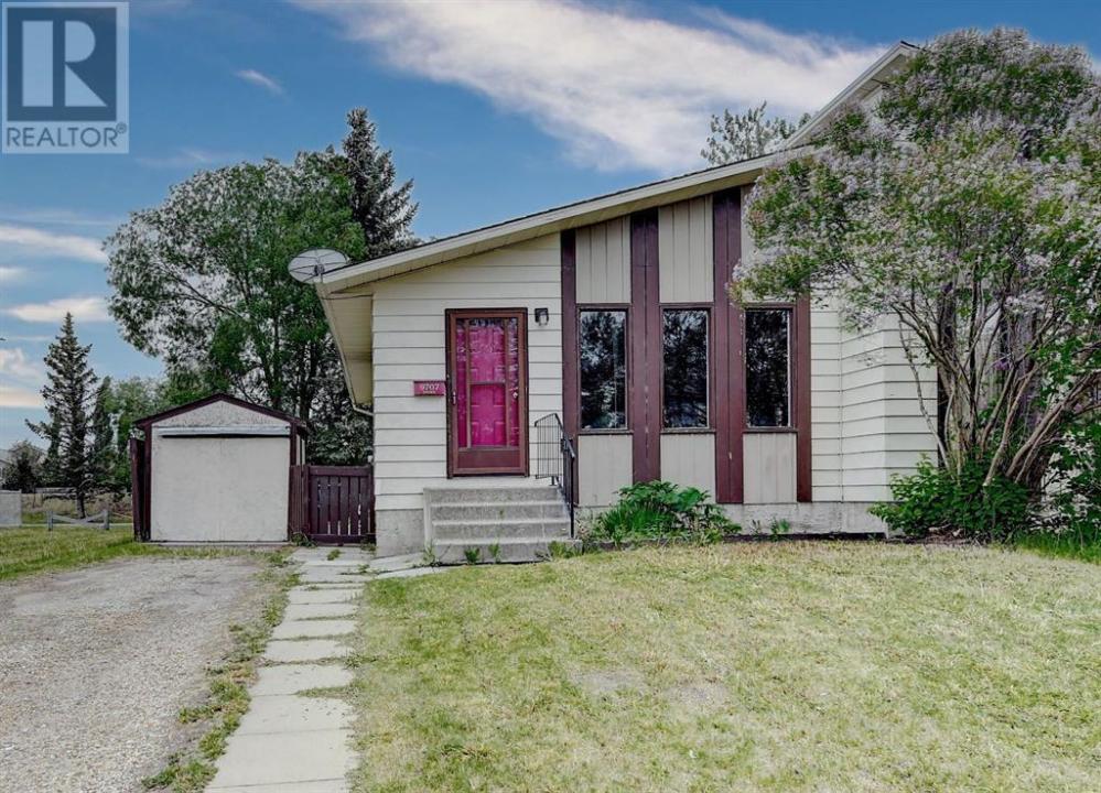 9707 69 AVENUE, Grande Prairie, Alberta T8V 5E4, Canada