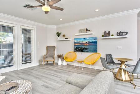 725 95th AVE N, NAPLES, Florida 34108