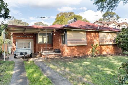 36 Myee Road, Macquarie Fields, NSW 2564, Australia