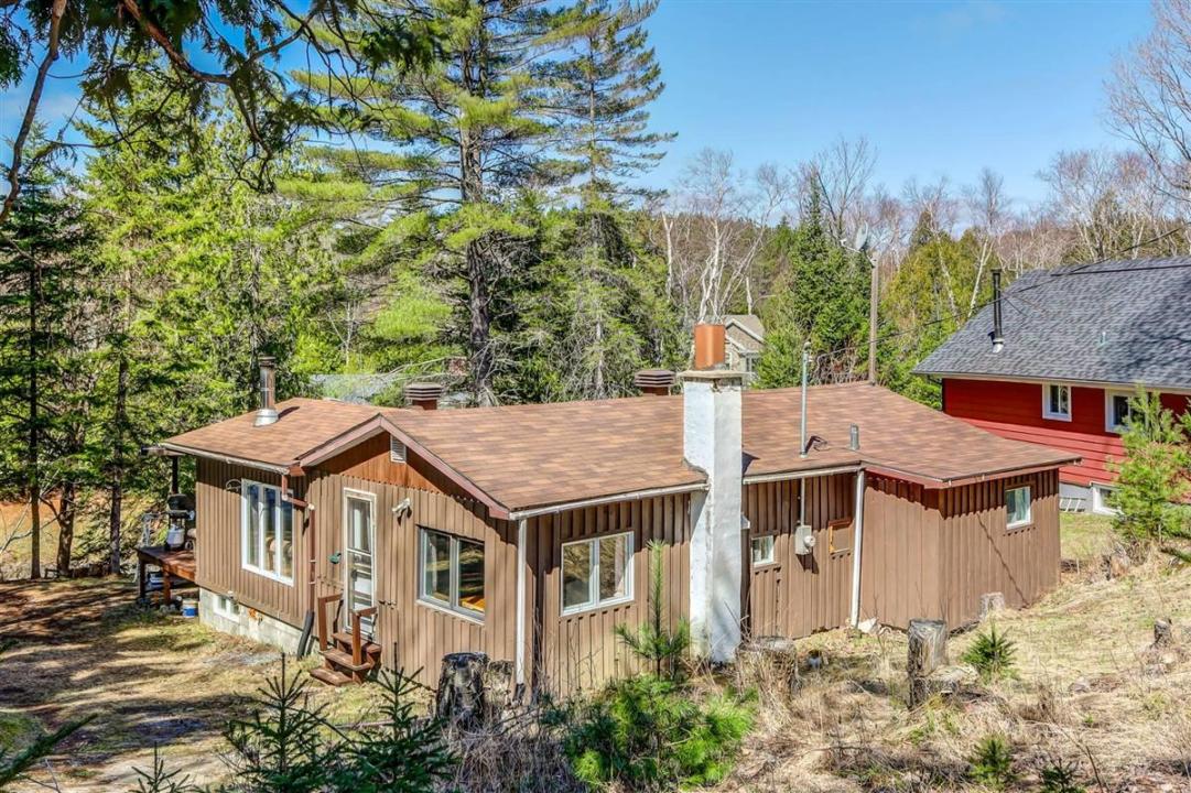2710 Ch. du Lac-Cameron, Amherst, Quebec J0T 2T0, Kanada