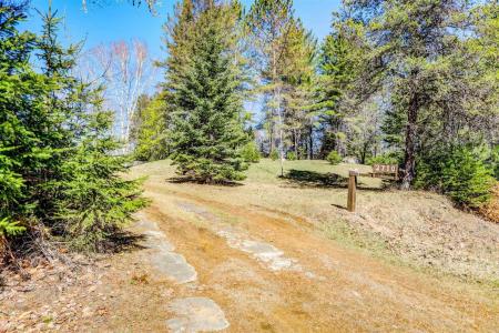 2710 Ch. du Lac-Cameron, Amherst, Quebec J0T 2T0, Kanada