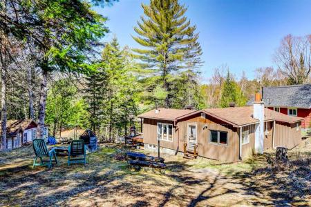 2710 Ch. du Lac-Cameron, Amherst, Quebec J0T 2T0, Kanada