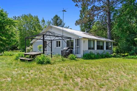 33  Ch. Côtes-Jaunes, L'Île-du-Grand-Calumet, Quebec J0X 1J0, Kanada