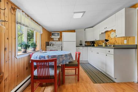33  Ch. Côtes-Jaunes, L'Île-du-Grand-Calumet, Quebec J0X 1J0, Kanada