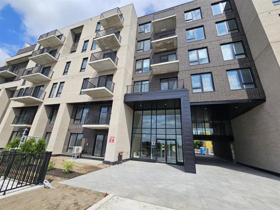 37 Boul. Brunswick, Dollard-Des Ormeaux, Québec H9B 1P5, Canada