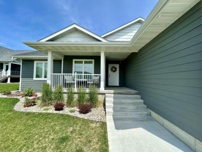 611 Swallow Ridge, Brookings, SD 57006, USA