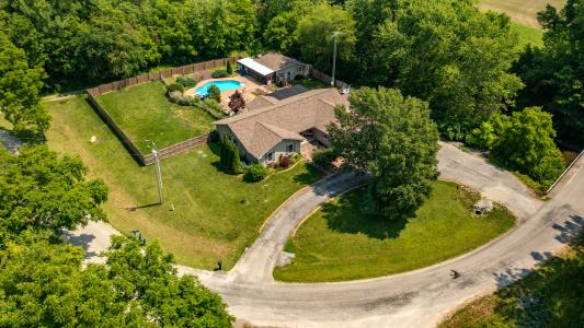 879 Old Quarry Trail, Litchfield, Illinois 62056, USA