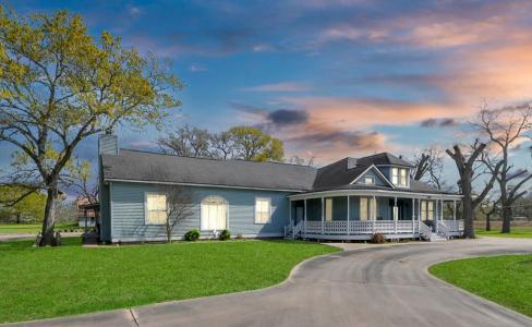 7018 Railroad Street, Wallis, Texas 77485, USA