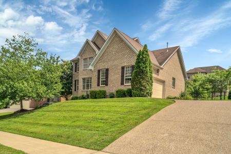 147 N Shadowhaven Way, Hendersonville, Tennessee 37075, USA