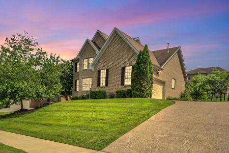147 N Shadowhaven Way, Hendersonville, Tennessee 37075, USA