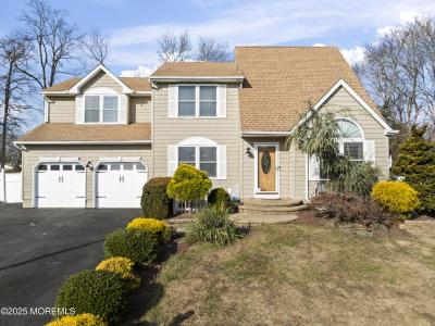 8 Shadow Ridge Court, Howell, NJ 07731, USA