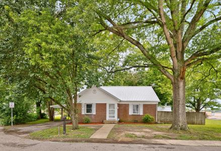 304 S Poplar St, Paris, Tennessee 38242, USA