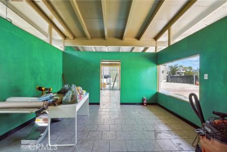 5236 Pomona Boulevard, East Los Angeles, California 90022, Stati Uniti