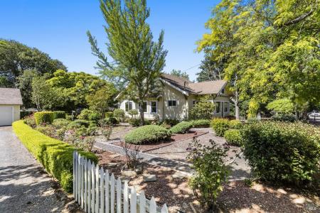 2705 Roblar Rd, Petaluma, California 94952, USA