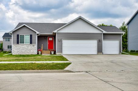 609 Prairie View Drive, Huxley, Iowa 50124, USA