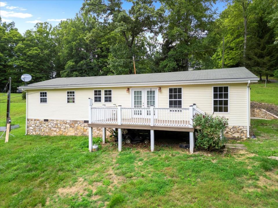 2528 Old Hurst Rd, Hiwassee, Virginia 24347, HOA KỲ