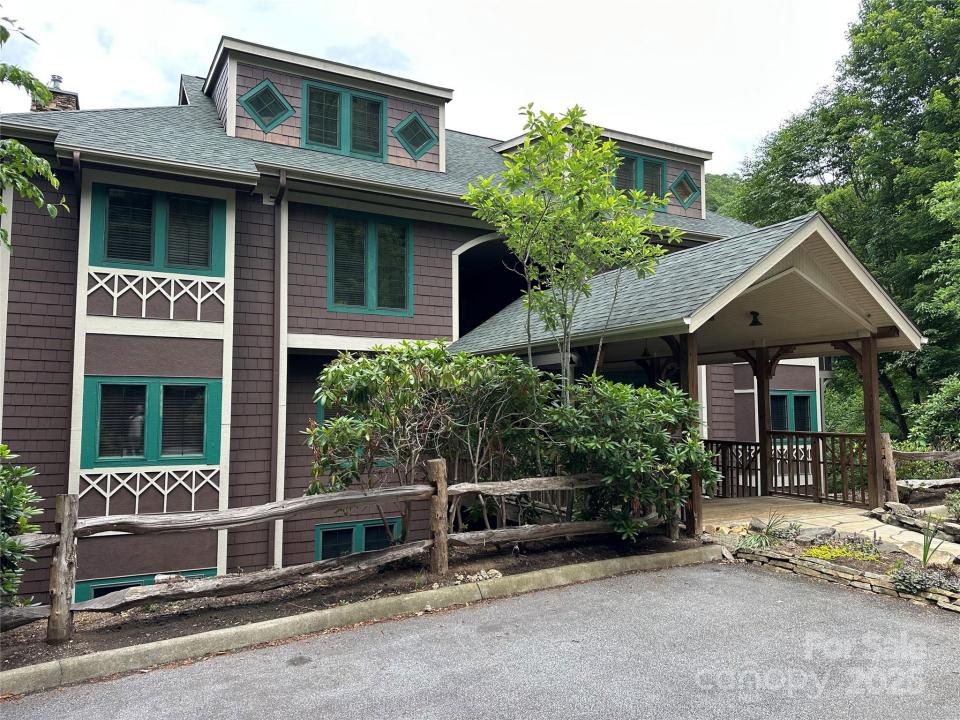 222 Creekside Way, Burnsville, North Carolina 28714