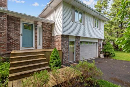 21 DUNCAN AVENUE, Stratford, Prince Edward Island C1B 1L4, Canada