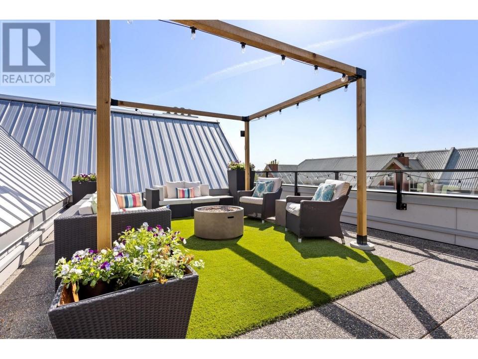 1150 QUAYSIDE DRIVE, New Westminster, British Columbia V3M 6E1, Canada