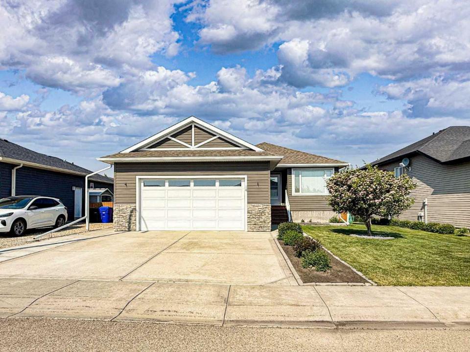 14 VERMONT CLOSE, Olds, Alberta T4H 0C3, Canada