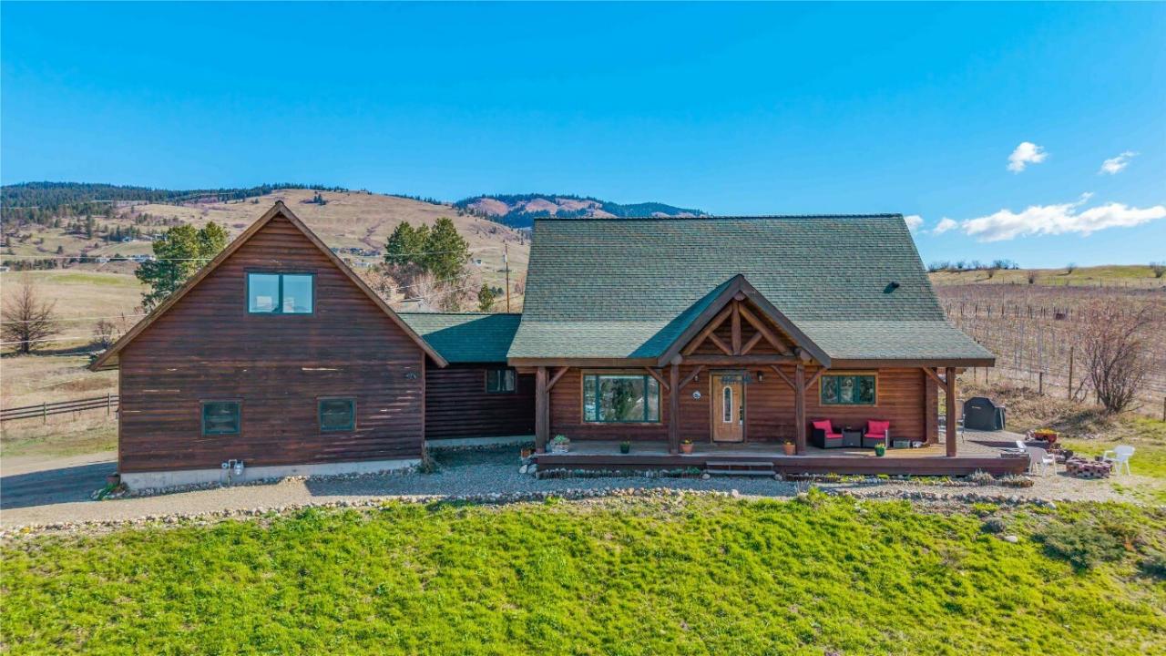 9371 6 HIGHWAY, Coldstream, British Columbia V1B 3B5, Canada