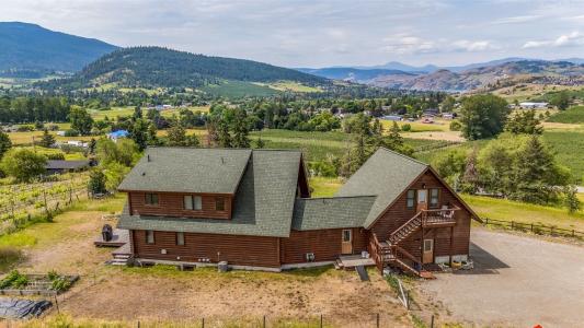9371 6 HIGHWAY, Coldstream, British Columbia V1B 3B5, Canada