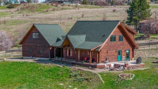 9371 6 HIGHWAY, Coldstream, British Columbia V1B 3B5, Canada