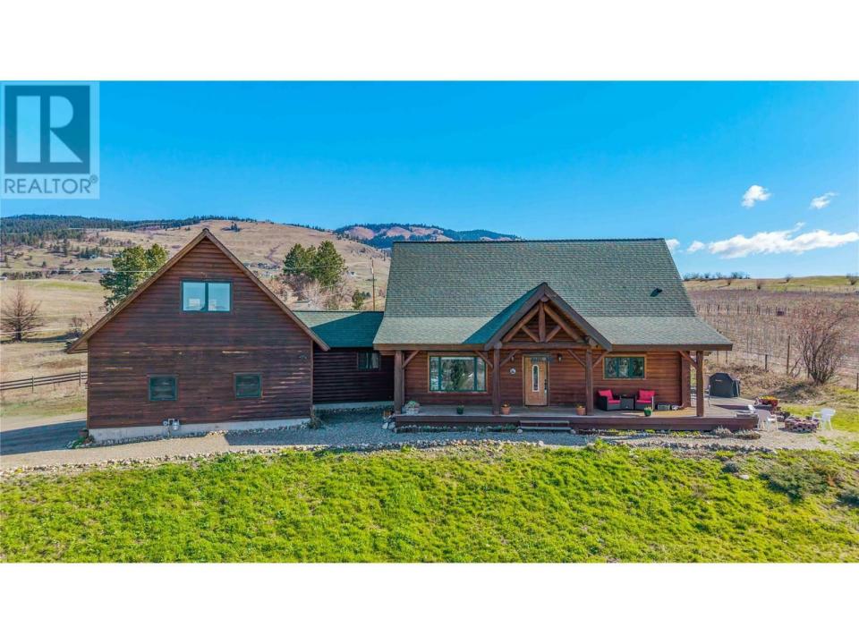 9371 6 HIGHWAY, Coldstream, British Columbia V1B 3B5, Canada