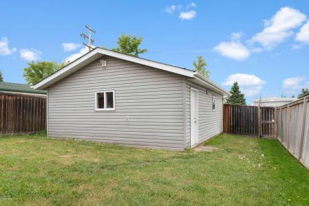 44 COUNTRY RIDGE CLOSE, Lacombe, Alberta T4L 2H1, Kanada
