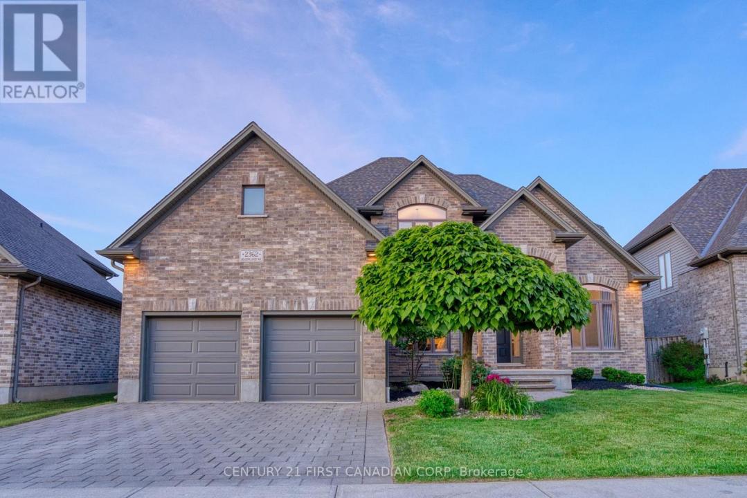 2362 MEADOWLANDS WAY, London North (north R), オンタリオ N6G 5L8, カナダ