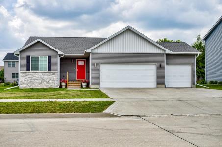 609 Prairie View Drive, Huxley, Iowa 50124, USA