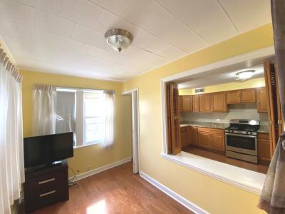 2830 W Summerdale Avenue , 1E, Chicago, イリノイ 60625, アメリカ合衆国