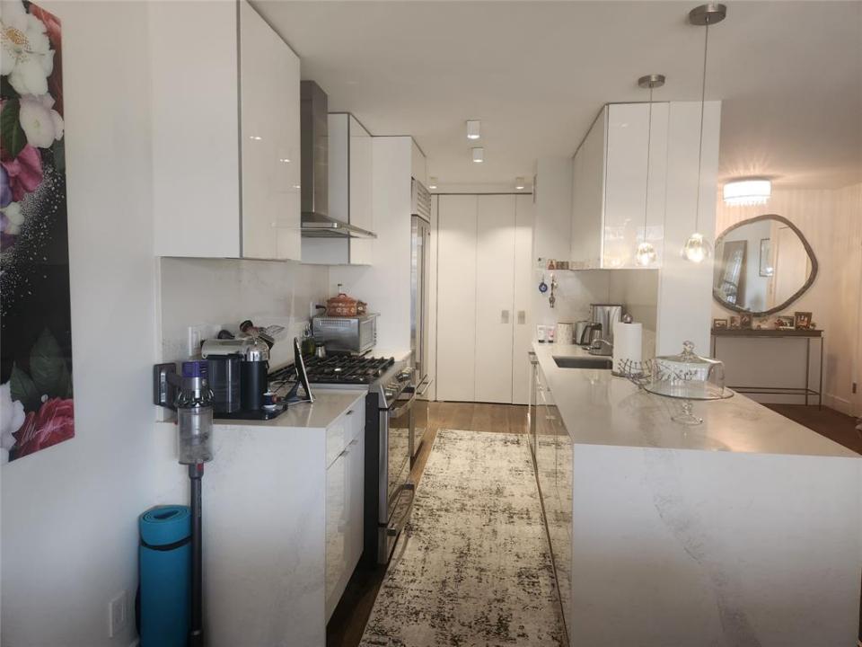 18-05 215th Street 2G, Bayside, New York 11360, HOA KỲ