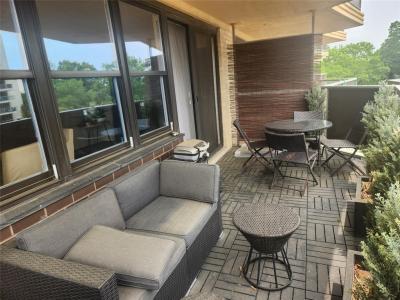 18-05 215th Street 2G, Bayside, New York 11360, HOA KỲ