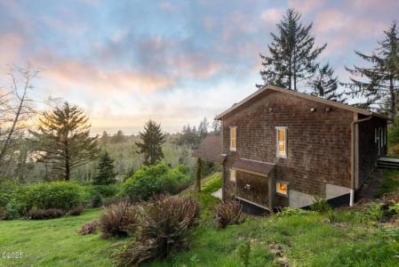5135 Sunbow Drive, Neskowin, Oregon 97149, USA