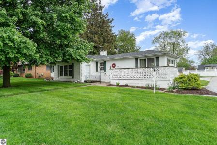 1027 W Superior Street, Alma, Michigan 48801, USA