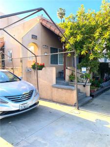 6417 Troost Avenue, North Hollywood, California 91606, USA