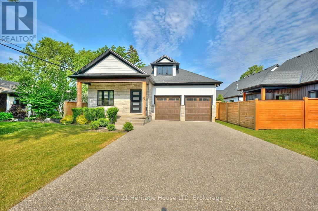 42 AQUADALE DRIVE, St. Catharines (lakeshore), Ontario L2N 2P8, Canada