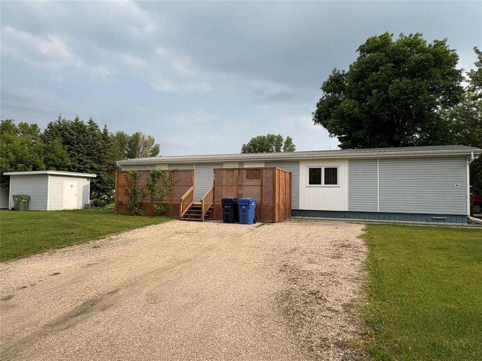38 CRUISE CRESCENT, Dauphin, Manitoba R7N 3A6, Canada