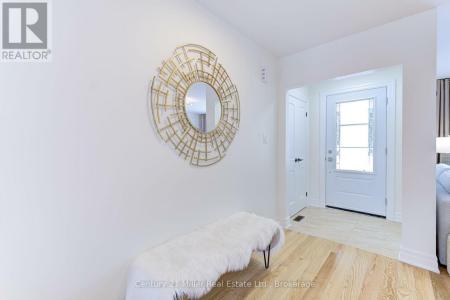 1195 QUEENS AVENUE, Oakville (cp College Park), Ontario L6H 2B7, Kanada