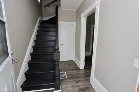 9 FLEET STREET, Brantford, Ontario N3T 3S8, Canada