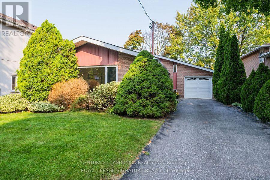 8 TRAILSIDE DRIVE, Toronto (don Valley Village), Ontario M2J 2C9, Canada