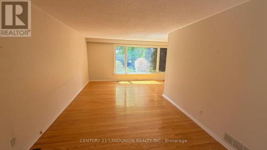 8 TRAILSIDE DRIVE, Toronto (don Valley Village), Ontario M2J 2C9, Canada