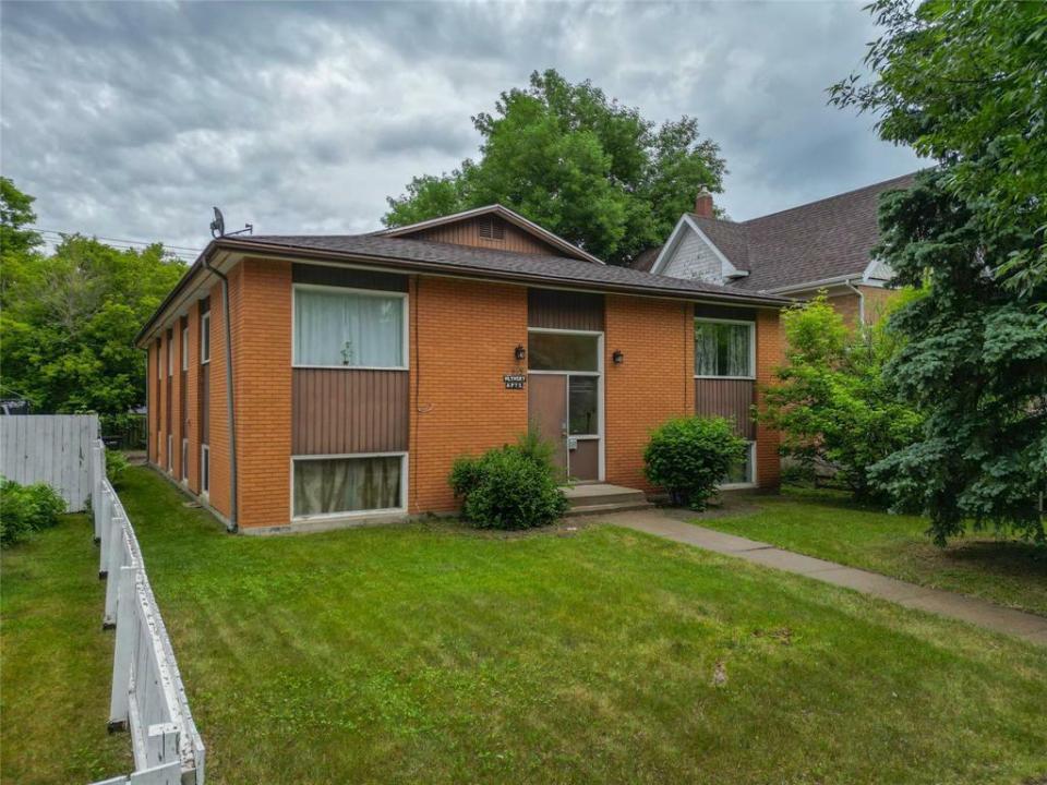 415 7TH STREET, Brandon, Manitoba R7A 3S9, Canadá