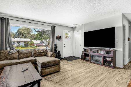 9825 91 AVENUE, Grande Prairie, Alberta T8V 0G1, Canada